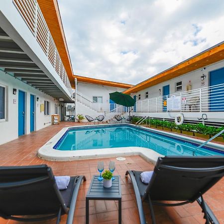 Cozy 1 Bedroom With Pool Steps From The Beach #41 Hollywood Eksteriør billede