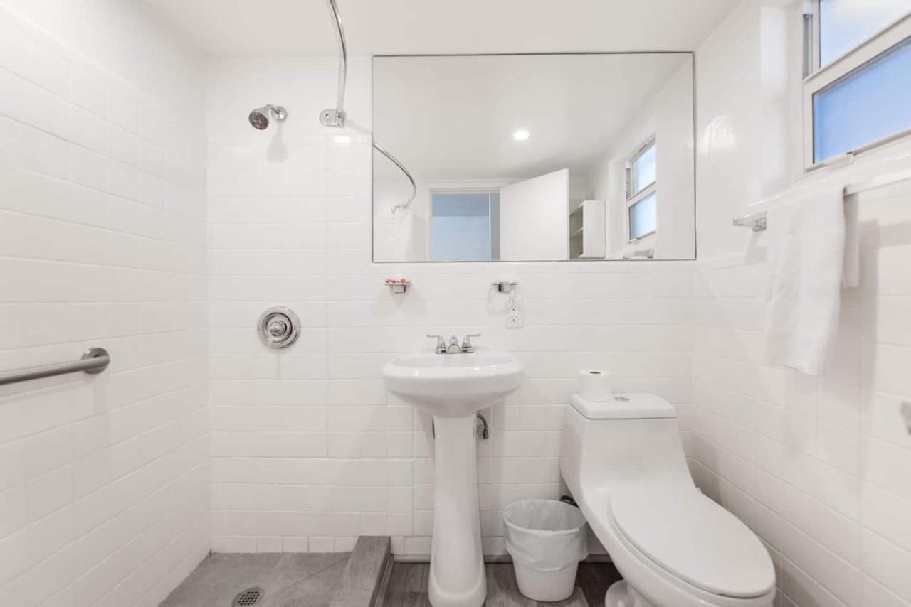 Cozy 1 Bedroom With Pool Steps From The Beach #41 Hollywood Eksteriør billede