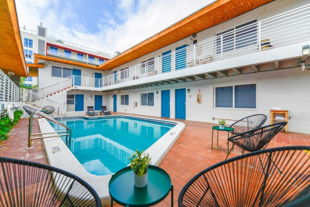 Cozy 1 Bedroom With Pool Steps From The Beach #41 Hollywood Eksteriør billede