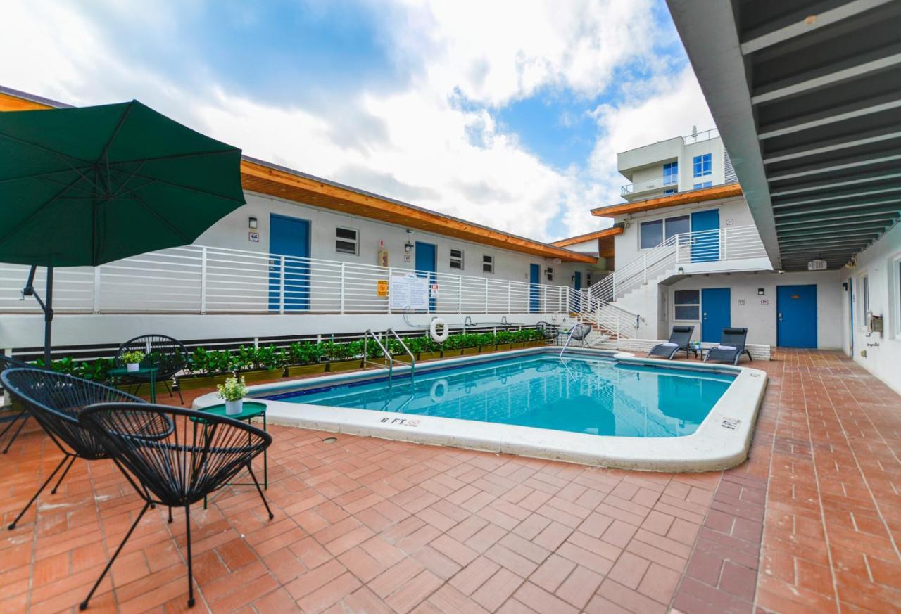 Cozy 1 Bedroom With Pool Steps From The Beach #41 Hollywood Eksteriør billede